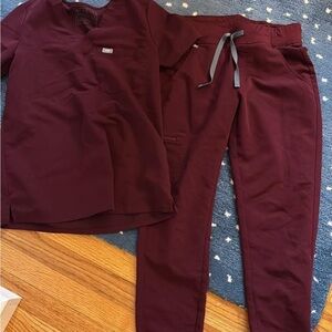 Burgundy figs Scrub Set